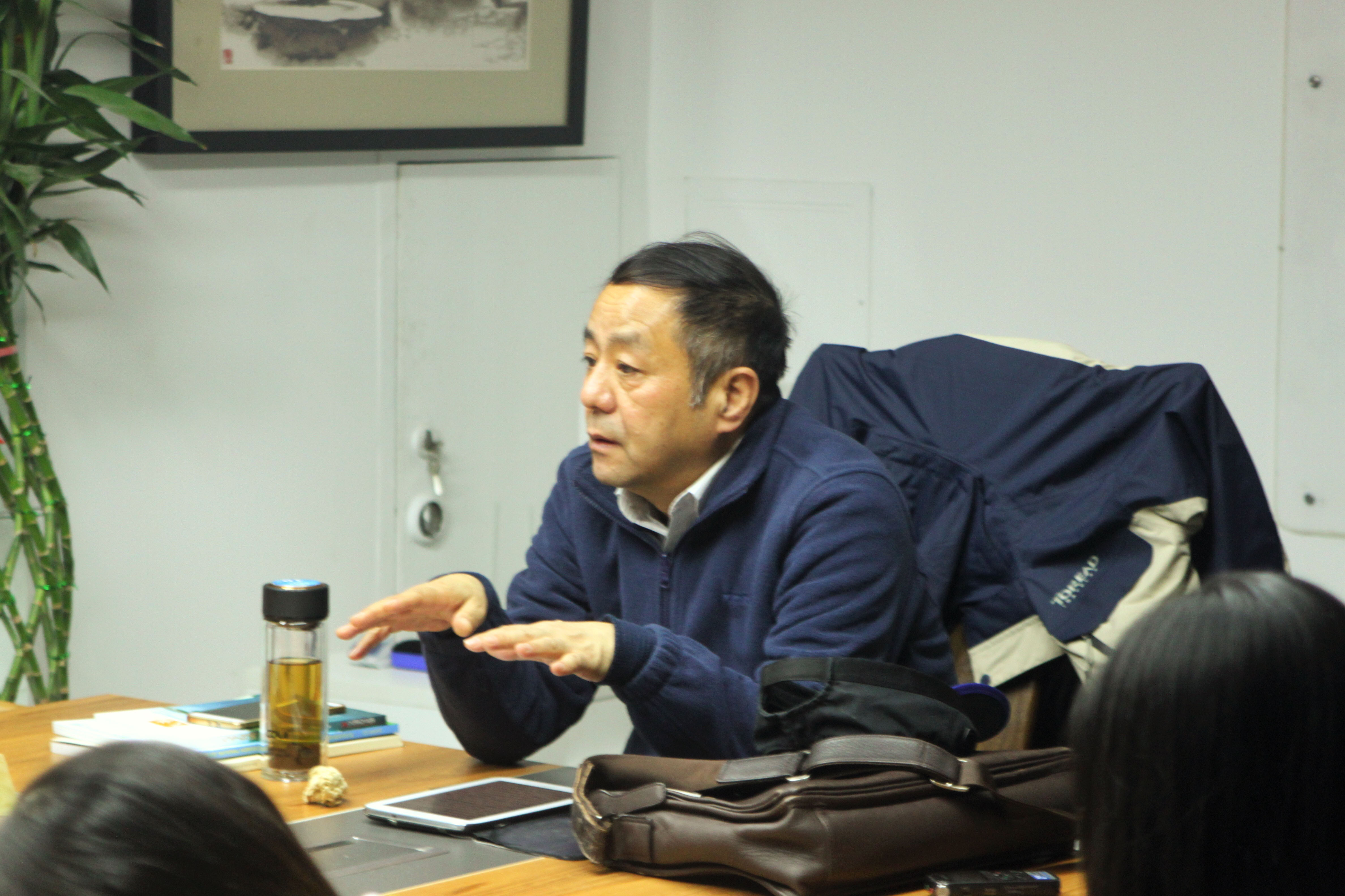 东方创美邀请到原农业部产业政策与法规司副司长贺军伟来我院举办讲座